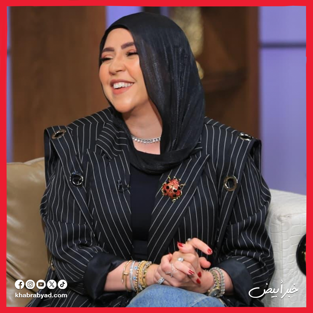 ٦