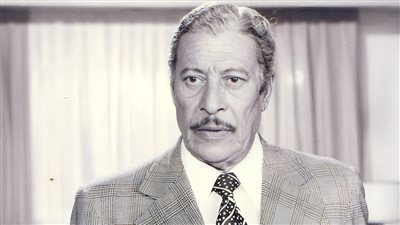 صاحب شركة دعاية وباشكاتب حسابات ومدير إنتاج .. مهن عماد حمدي قبل الشهرة