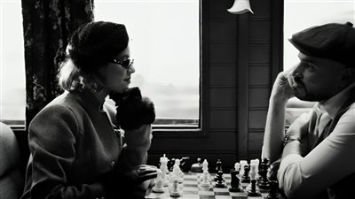 على طريقة أفلام الأبيض والأسود.. أبو يطرح كليب ييجي الليل بمشاركة شيرين رضا 