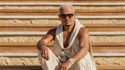 سباق ألبومات صيف 2026.. عمرو دياب يجدد رهانه على الجيل الجديد بـ حبيتك